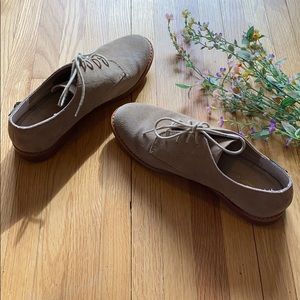 FINAL SALE✨G.H. Bass and Co suede beige oxfords!
